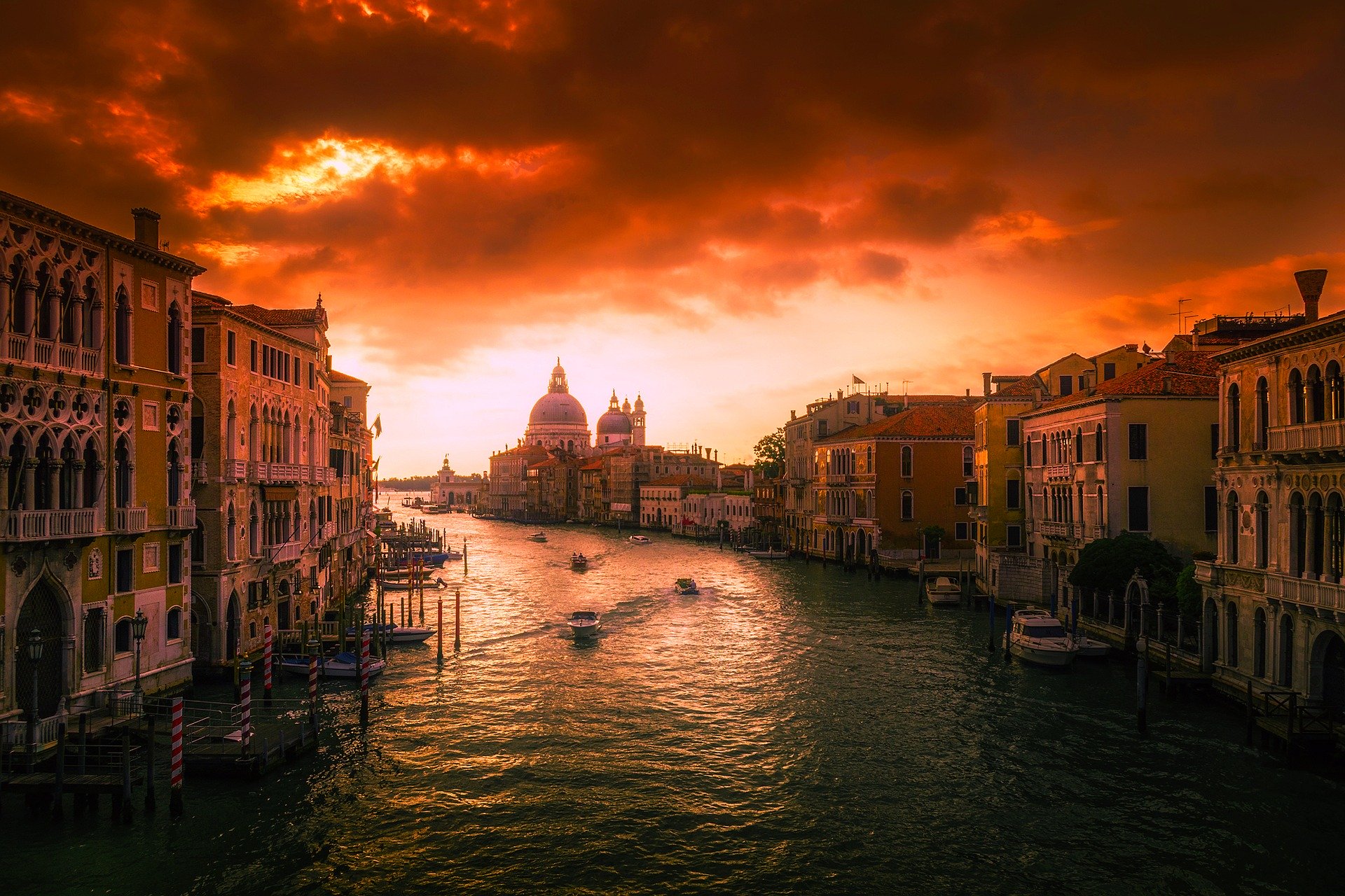 The impact of COVID-19 on the waters of Venice
