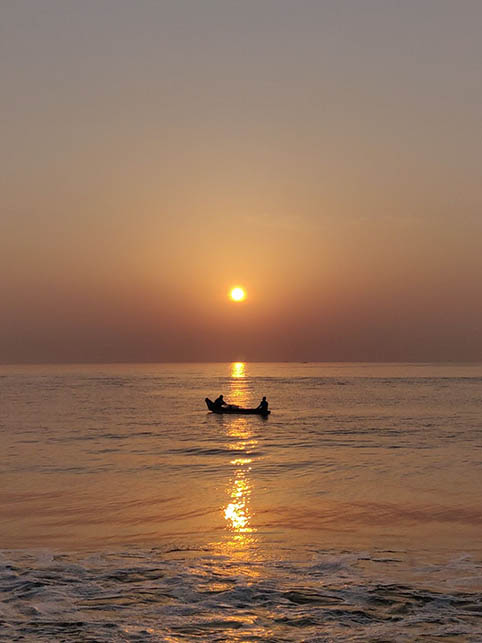 Coucher de soleil sur la plage de Marina à Chennai