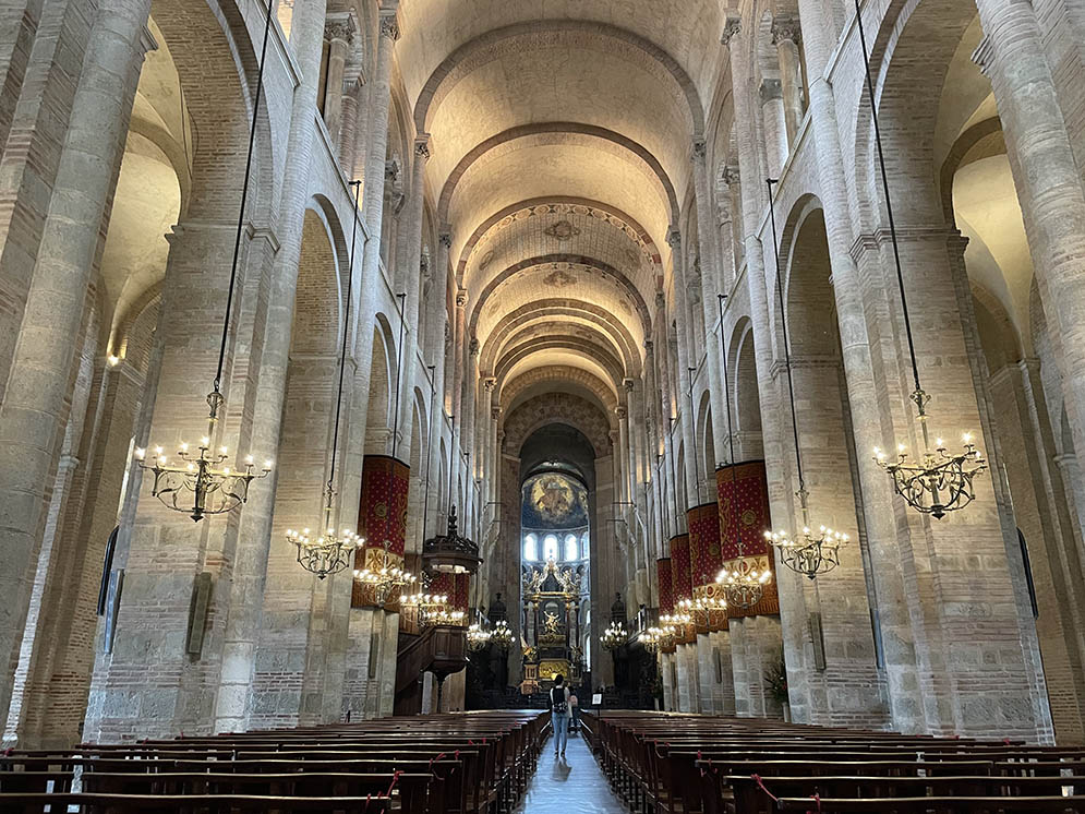 Intérieur de la basilique Saint Sernin sur la Via Garona