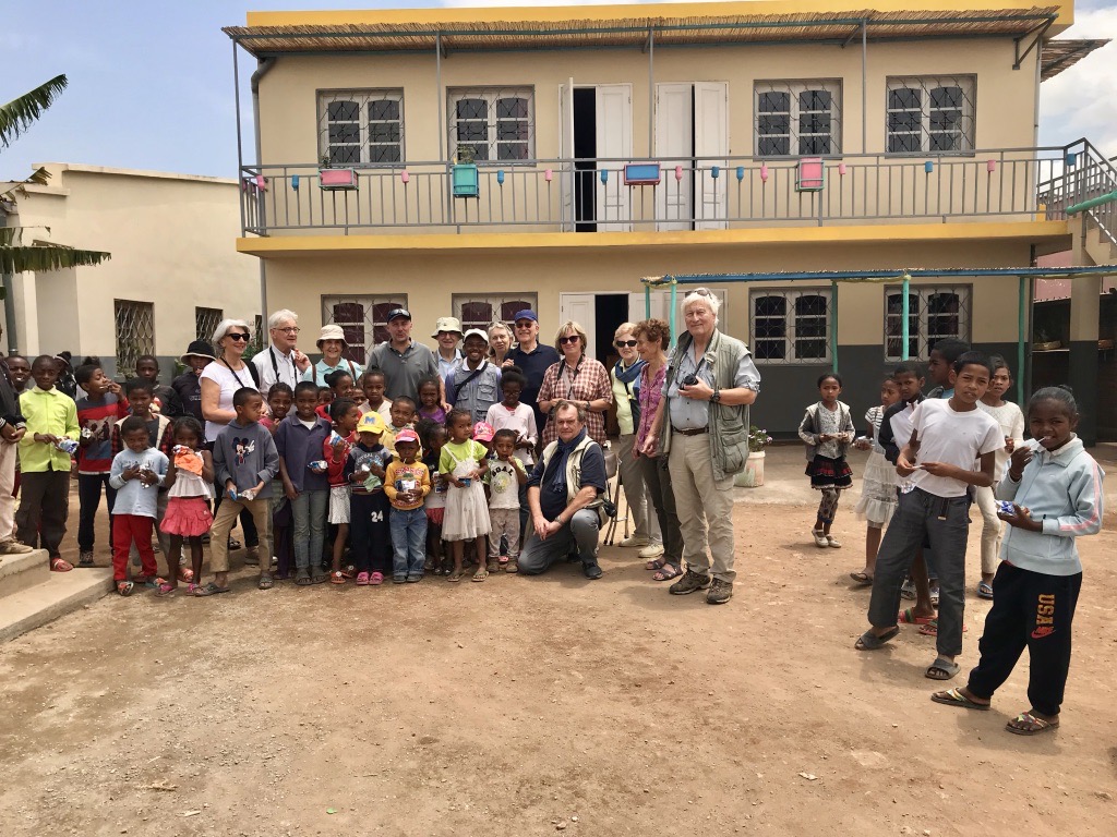 Devant l'école "l'île aux enfants" - Madagascar-authentique-île
