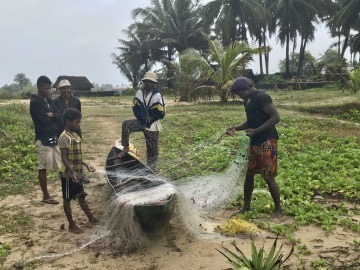 Rencontre avec le peuple Vezo dans un village de pêcheurs de l'île 
Madagascar-authentique-île