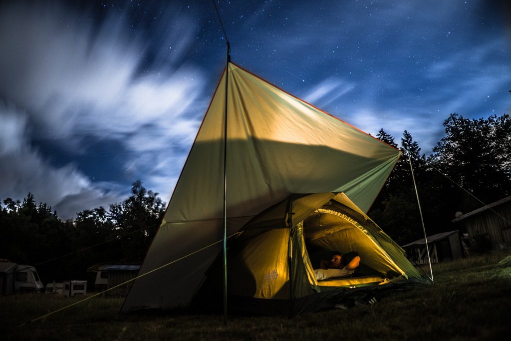 tente sous les étoiles